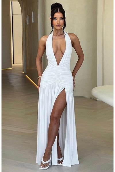 Les Séduisantes c.a. Exclusive Design Halter Neckline Low-Cut Slit Dress