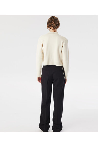 Twist Simple Knitwear - Stand Collar