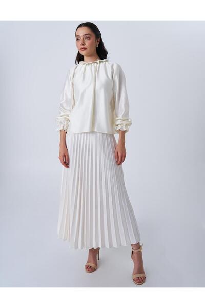 Kayra Yakası Fırfırlı Saten Bluz Ekru