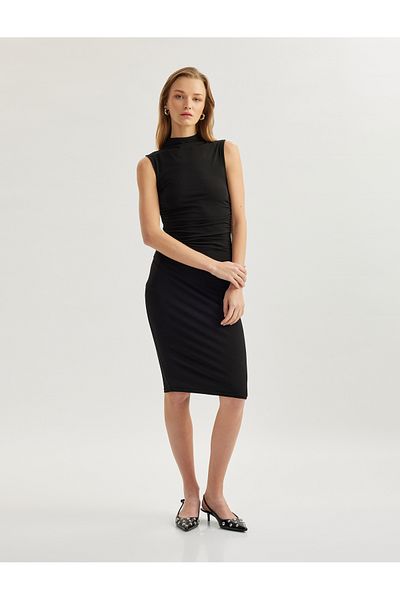 Koton Ελαφρύ όρθιο γιακά αμάνικο ντραπέ Slim Fit Midi Pencil φόρεμα