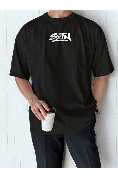 De Carte Ανδρικό εποχιακό μπλουζάκι με στάμπα γκράφιτι SXTN, μεγάλου μεγέθους...