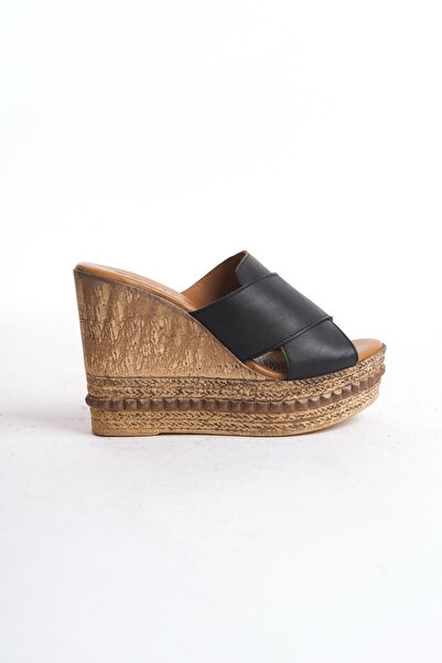 ERNİLA Dámské pantofle ILYA z černé pravé kůže na klínovém podpatku