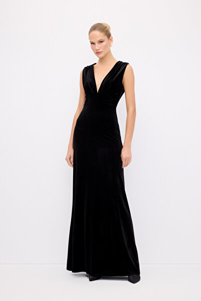 adL Mert Aslan V Yaka Kolsuz Uzun Elbise