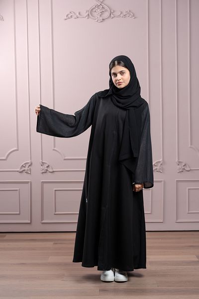 LAVİNİA عباية لافينيا الشبابية بأكمام طويلة ومنقوشة، مصنوعة من الشيفون.