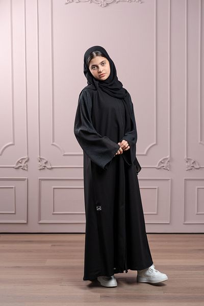 LAVİNİA عباية لافينيا الشبابية بأكمام طويلة ومنقوشة، مصنوعة من الشيفون.