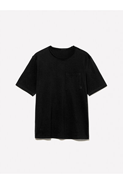 Sisley Ανδρικό μπλουζάκι μαύρο 100% βαμβακερό κανονικής εφαρμογής με λεπτομέρεια τσέπης στο στήθος