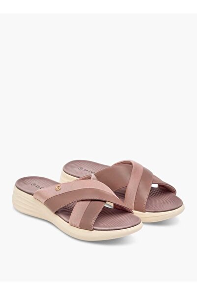 Le Confort صندل Le Confort Cross Strap سهل الارتداء