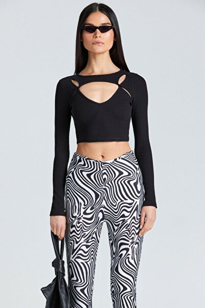 World Fashion Trends 1966 Model Black Crop Piept Decoltat Droped