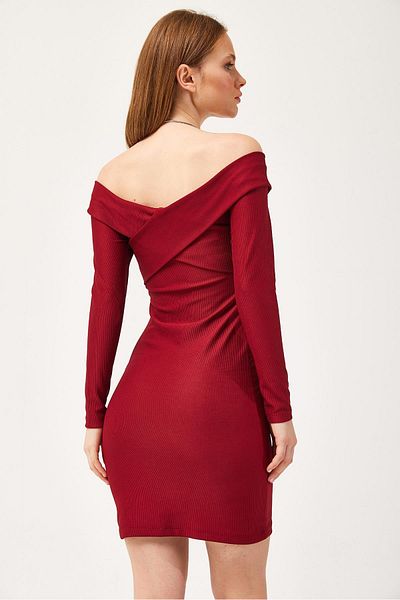 CALİENTE Φόρεμα με κολάρο Cross Model Claret Red