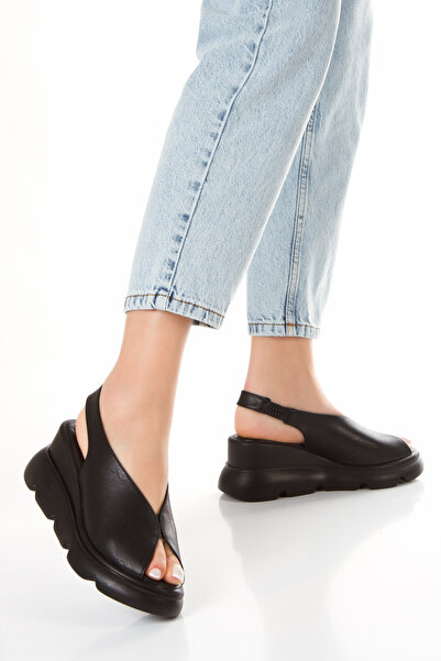 Akçetin Moda Καλοκαιρινά γυναικεία παπούτσια με ψηλή σόλα με ανοιχτή μπροστιν...