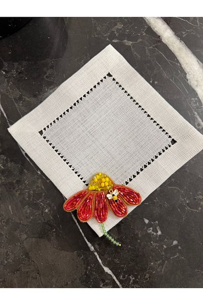 Hatice sakallı design 1Pcs Daisy Embroidered Coffee Side Presentation Napkin (Red)