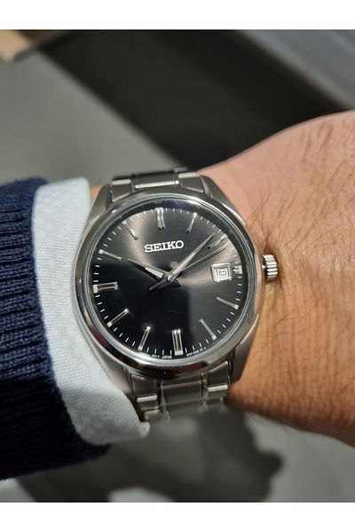 Seiko Seiko - Black Dial Calendar Steel Band,Sapphire Glass 10 Atm Waterproof Men's Wristwatch