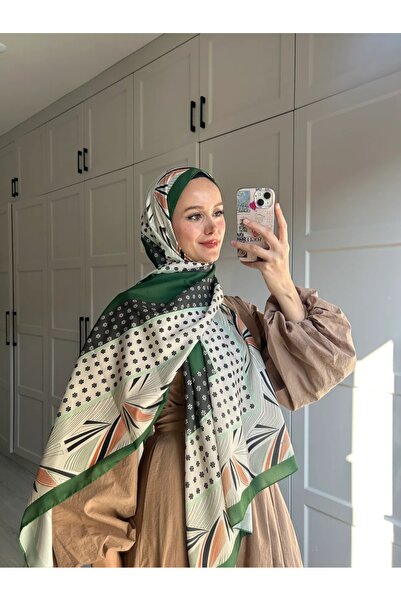 Meys Jewellery شال حريري منقوش عليه زهور صغيرة من Diji Medine