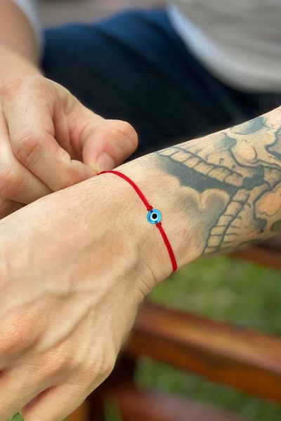 alberaccessories حذاء سوار من الخرز الحمراء بحبل الحظ (للرجال).