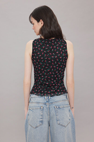 Trendyol Collection Schwarze Tüll-Strickbluse mit Kirschmuster und V-Ausschnitt TWOSS25BZ00284