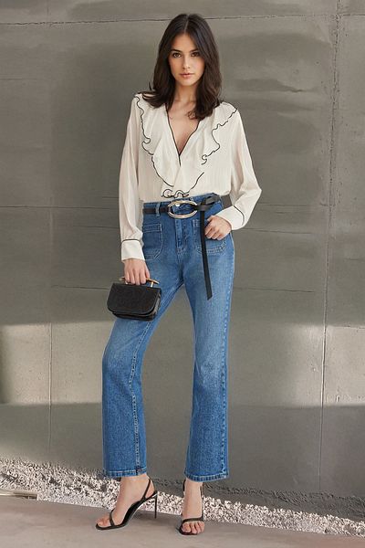Trendyol Collection Blugi evazați cu talie obișnuită cu buzunar cu urme de călcat albastru TWOSS25JE00031
