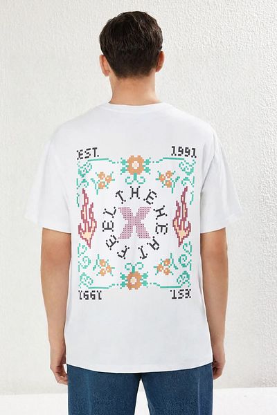 Trendyol Collection Υπερμεγέθη λευκό εμπριμέ βαμβακερό μπλουζάκι - TMNSS25TS00067