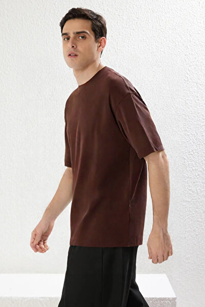 Trendyol Collection Σκούρο καφέ Oversize εμπριμέ βαμβακερό μπλουζάκι - TMNSS25TS00070