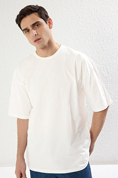 Trendyol Collection Εκρού εμπριμέ υπερμεγέθη βαμβακερό μπλουζάκι - TMNSS25TS00070