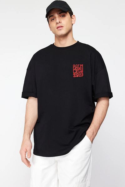 Trendyol Collection Голяма черна тениска с щампа с кръгло деколте - Tmnss25Ts00044
