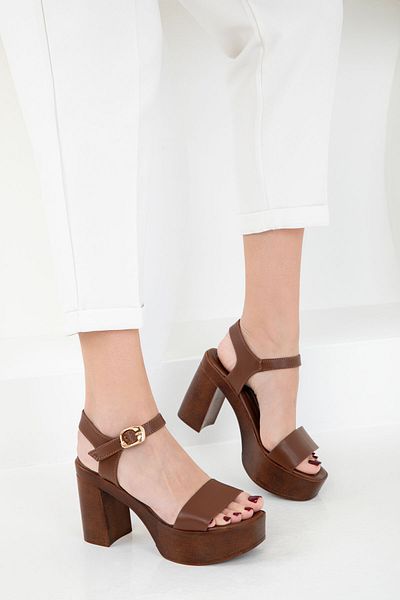 SOHO Klassische braune Damenschuhe mit Absatz – 20329