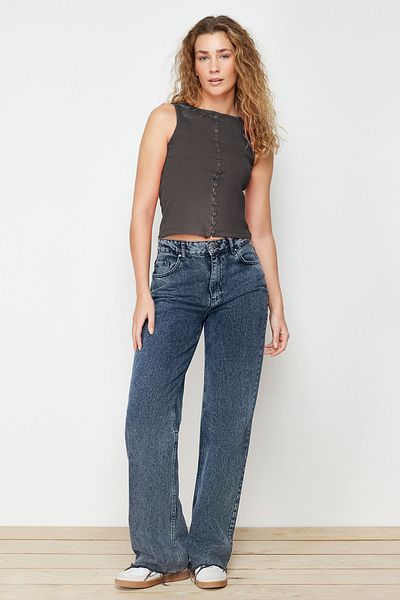 Trendyol Collection Flexible, gerippte, anthrazitfarbene Strickbluse – geknöpfter, körperbetonter TWOSS24BZ00306