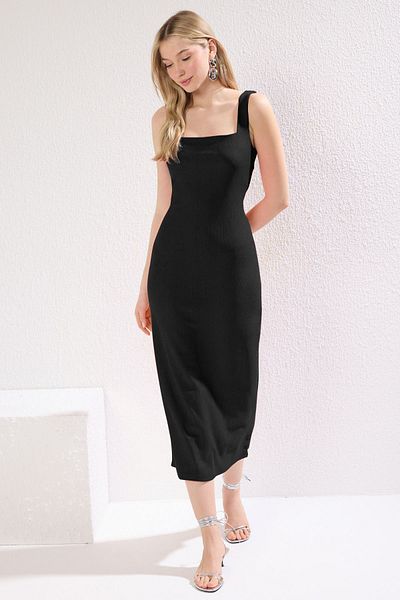 Trendyol Collection Μαύρο ίσιο μίντι οθωμανικό ελαστικό τετράγωνο γιακά με χοντρό λουράκι Πλεκτό φόρεμα TWOSS25EL00326