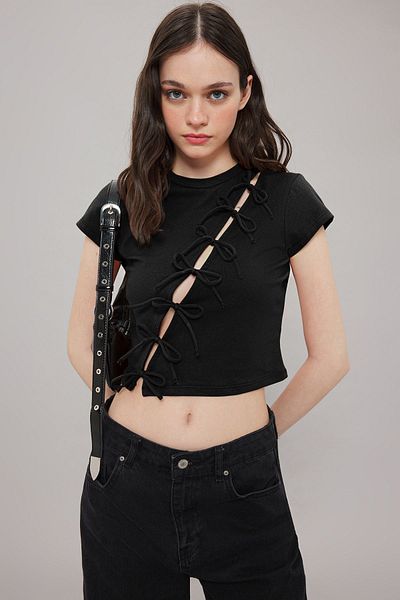 Trendyol Collection Μαύρη πλεκτή μπλούζα - Λεπτομέρεια φιόγκου με δέσιμο, καθιστή στο σώμα TWOSS25BZ00089