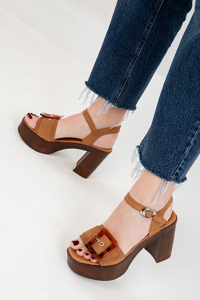 SOHO Klassische Damenschuhe mit Absatz aus hellbraunem Wildleder 20330