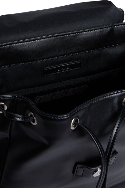 Calvin Klein Ck Sleek Flap Bp - Simple and Stylish Cutting