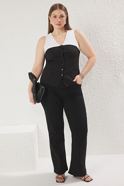 Trendyol Curve Schwarz-weißes Camisole-Detail, ärmellose, geknöpfte, gestrickte Weste und Bluse in Übergröße