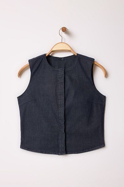 Trendyol Collection Dunkelblaue Crop-Fitted-Jeansweste TWOSS25YE00002