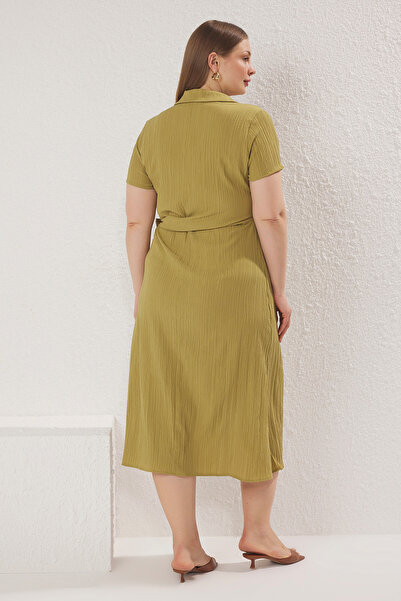 Trendyol Curve Ткана міді-сукня Сорочка великого розміру хакі Seersucker TBBSS25AH00034