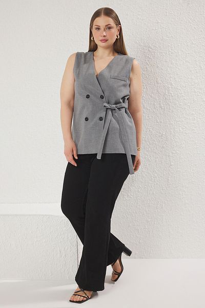 Trendyol Curve Graue, übergroße Polyviskose-Weste mit Bindedetail TBBSS25BH00021