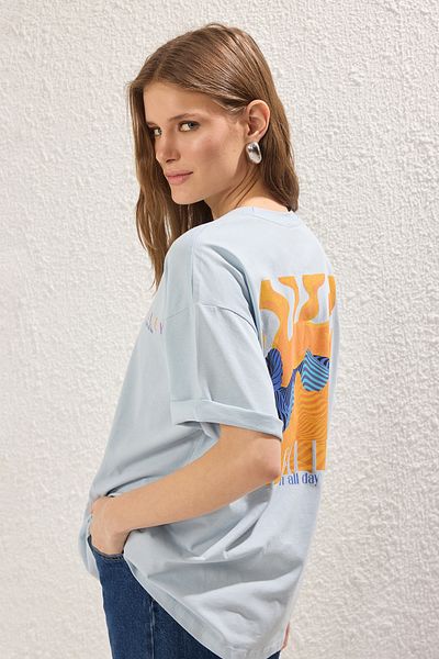 Trendyol Collection Tricou supradimensionat tricotat albastru deschis - 100% bumbac, imprimat față și spate TWOSS23TS00057