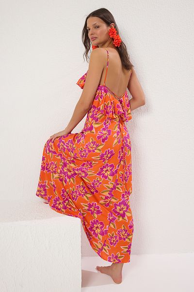 Trendyol Collection Entspanntes Maxikleid mit orangefarbenem und mehrfarbigem Blumenmuster, gewebt aus 60 % Viskose und 40 % Polyester