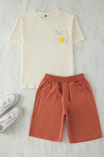 TRENDYOLKIDS Beigefarbenes Basic-T-Shirt und Shorts aus 100 % Baumwolle für Jungen, türkischer Explorer-Anzug (TKDSS25AU00084)