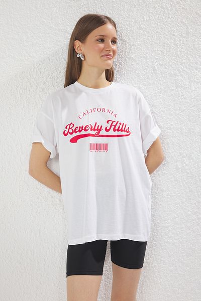 Trendyol Collection Ecru-Strick-T-Shirt – Oversize-Druck, TWOSS25TS00121