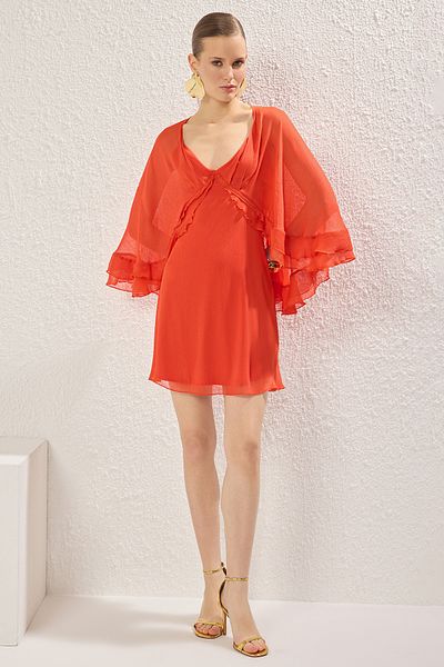 Trendyol Collection Gerades, gerüschtes, gewebtes Yoryo-Chiffon-Mini-Futter-Cocktailkleid mit Granatapfelblüten