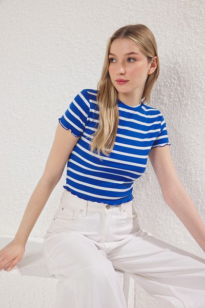 Trendyol Collection Μπλούζα Navy Blue ριγέ Baby Crop - Overlock Λεπτομέρεια, Καθιστή στο σώμα TWOSS23BZ00506
