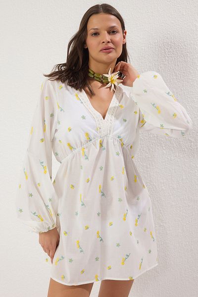 Trendyol Collection Florales Maxi-Strandkleid mit gewebter Schnürung TBESS25EL00042