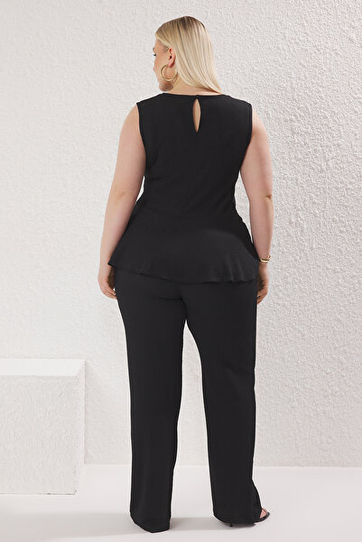 Trendyol Curve Mărime mare tricotată flexibilă - Costum negru înfășurat cu volantă TBBSS25CP00017