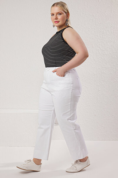 Trendyol Curve Picior lat cu broderie albă - Culotte Fit confortabil de mărime mare