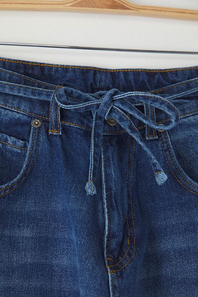 Trendyol Collection Mittelblaue Baggy-Fit-Jeans, lockere JeanshoseTMNSS25JE00002