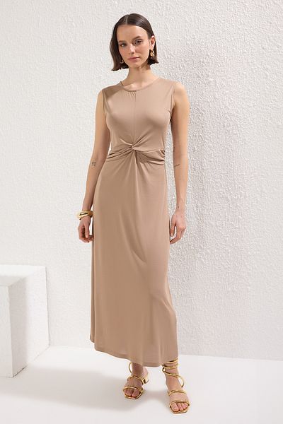 Trendyol Collection Βιζόν ίσιο κορδόνι / Drap Maxi Πιο περιστασιακό Modal Twist Λεπτομερές ελαστικό πλεκτό φόρεμα TWOSS25EL00385