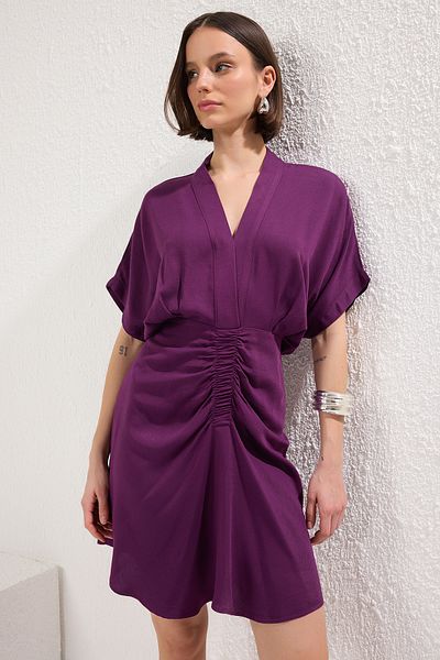 Trendyol Collection Pflaumenfarbenes, gerades Mini-Webkleid TWOSS25EL00587
