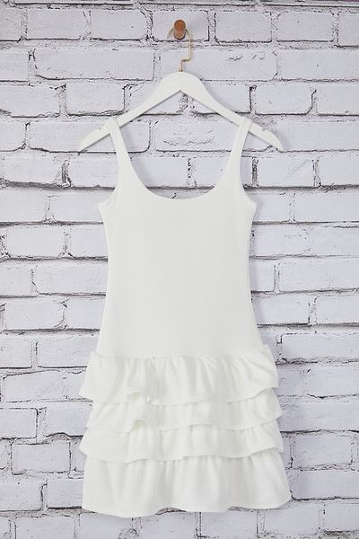 Trendyol Collection Weißes, gerades, gerüschtes, dehnbares Mini-Strickkleid TWOSS25EL00388