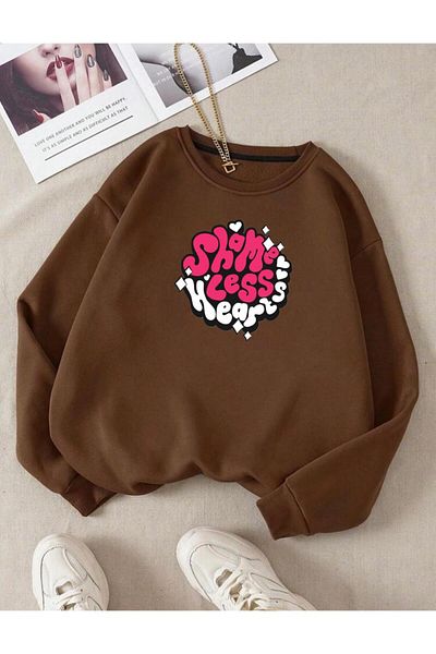 RPT MODA СУИТШЪР С ОБЪРЗАНА КОМФОРТНА КРОЙКА, РОЗОВ ПРИНТ SHAME, ДЕТАЙЛИ, ОБЪРЗАНО ЯКЕ