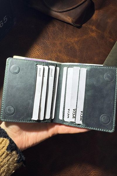 eonaks Genuine Real Leather Wallet with Coin Compartment Card Holder and Magnet Closure - Unisex
