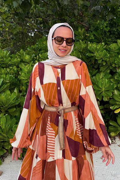 Ka Hijab فستان فيسكوز بحزام بنمط هندسي بلون الطوب